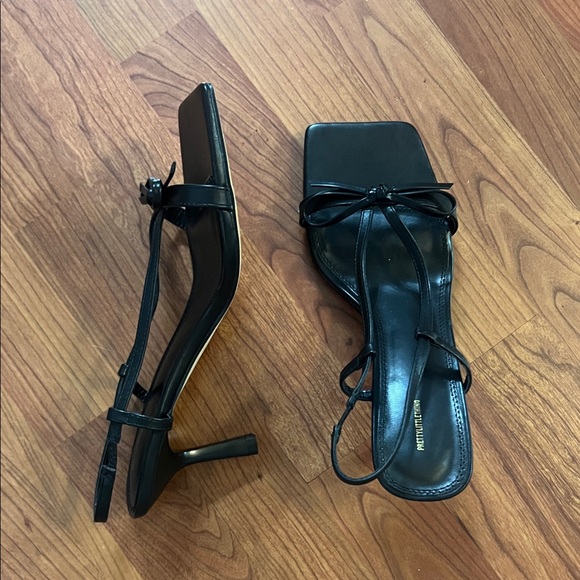 Amina Muaddi Black Bow Sandals - Picture 2 of 4